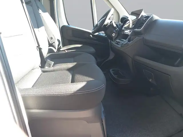 Opel Movano view 13
