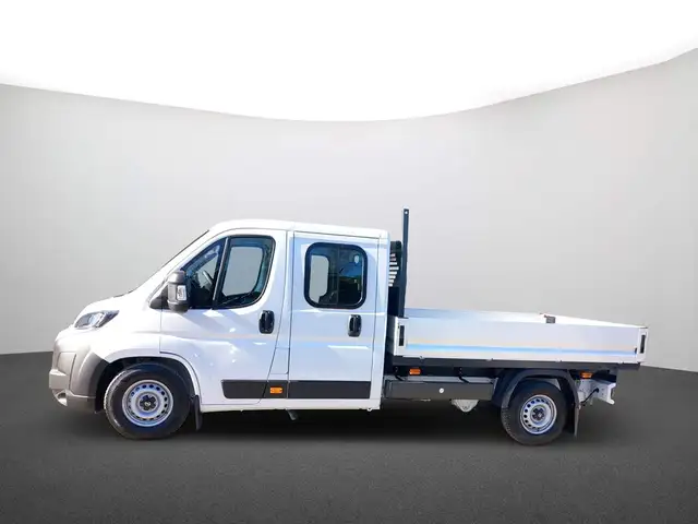 Opel Movano view 5