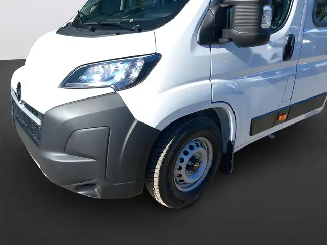 Opel Movano view 11