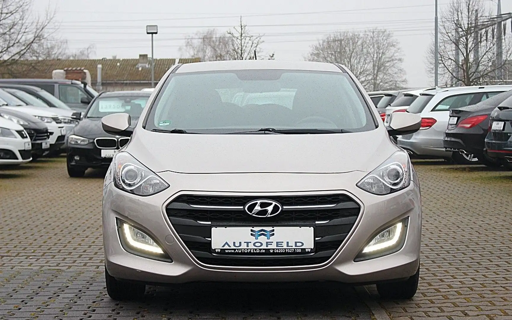 Hyundai i30 1.4 Classic/VOLLSH/8FACH/KLIMA/1.HAND/ Grau - 2