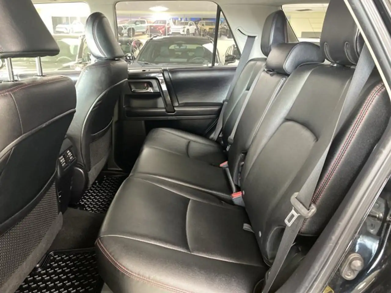 Toyota 4-Runner снимка Toyota 4-Runner