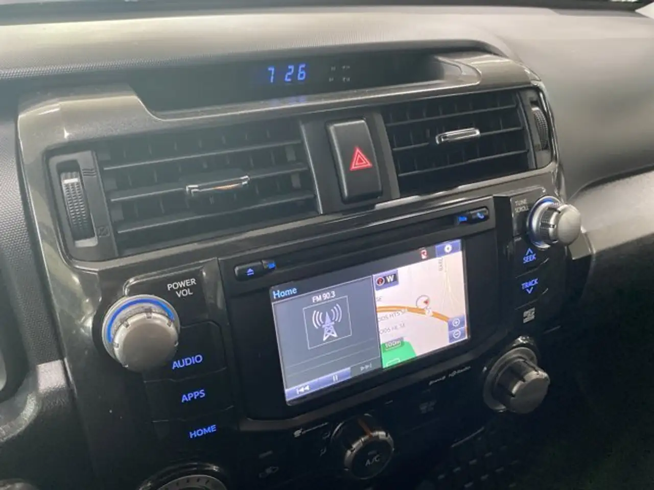 Toyota 4-Runner снимка Toyota 4-Runner