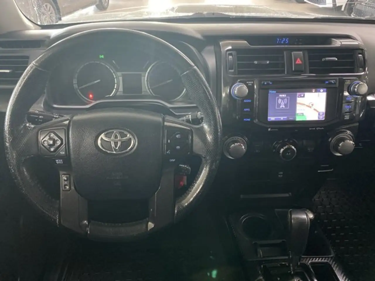 Toyota 4-Runner снимка Toyota 4-Runner