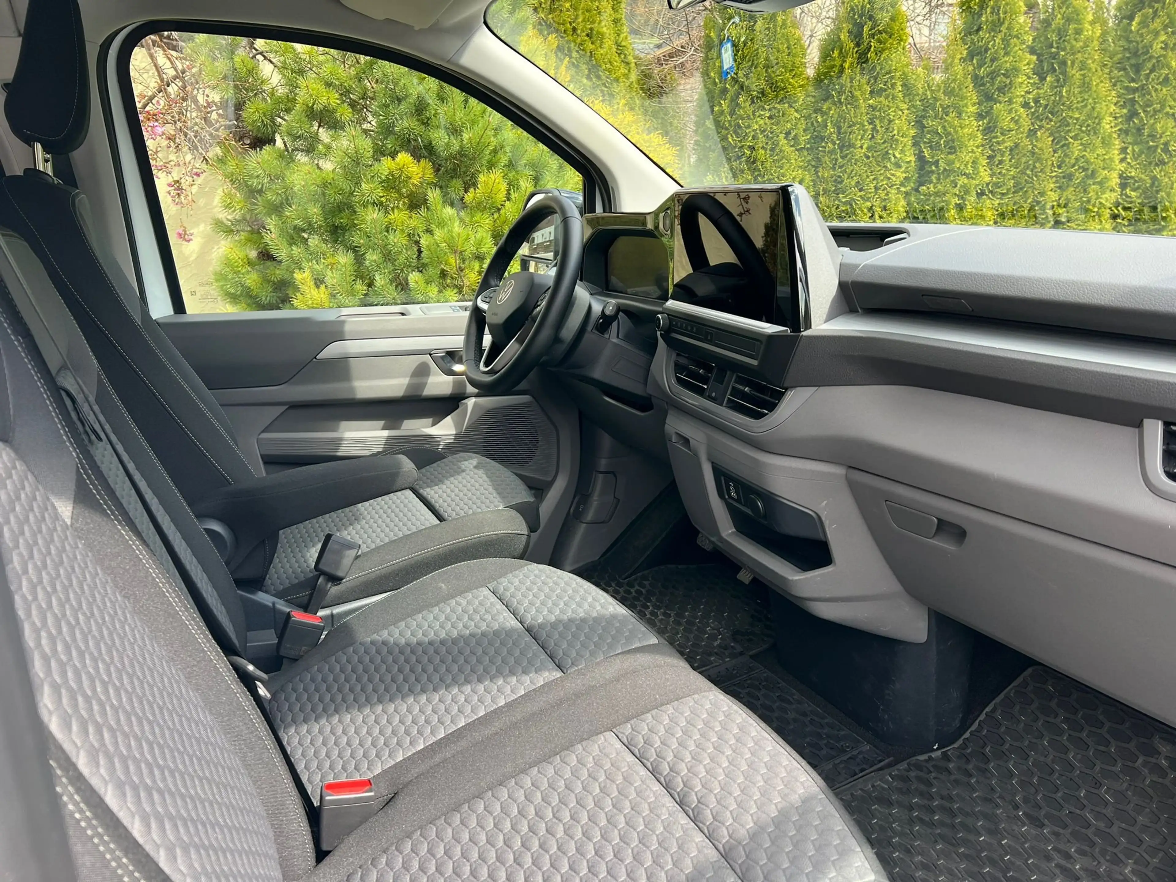 Volkswagen T7 Caravelle Caravelle Lang LR 2,0 TDI Edition 4x4 ACC STHZ 360 — photo 3