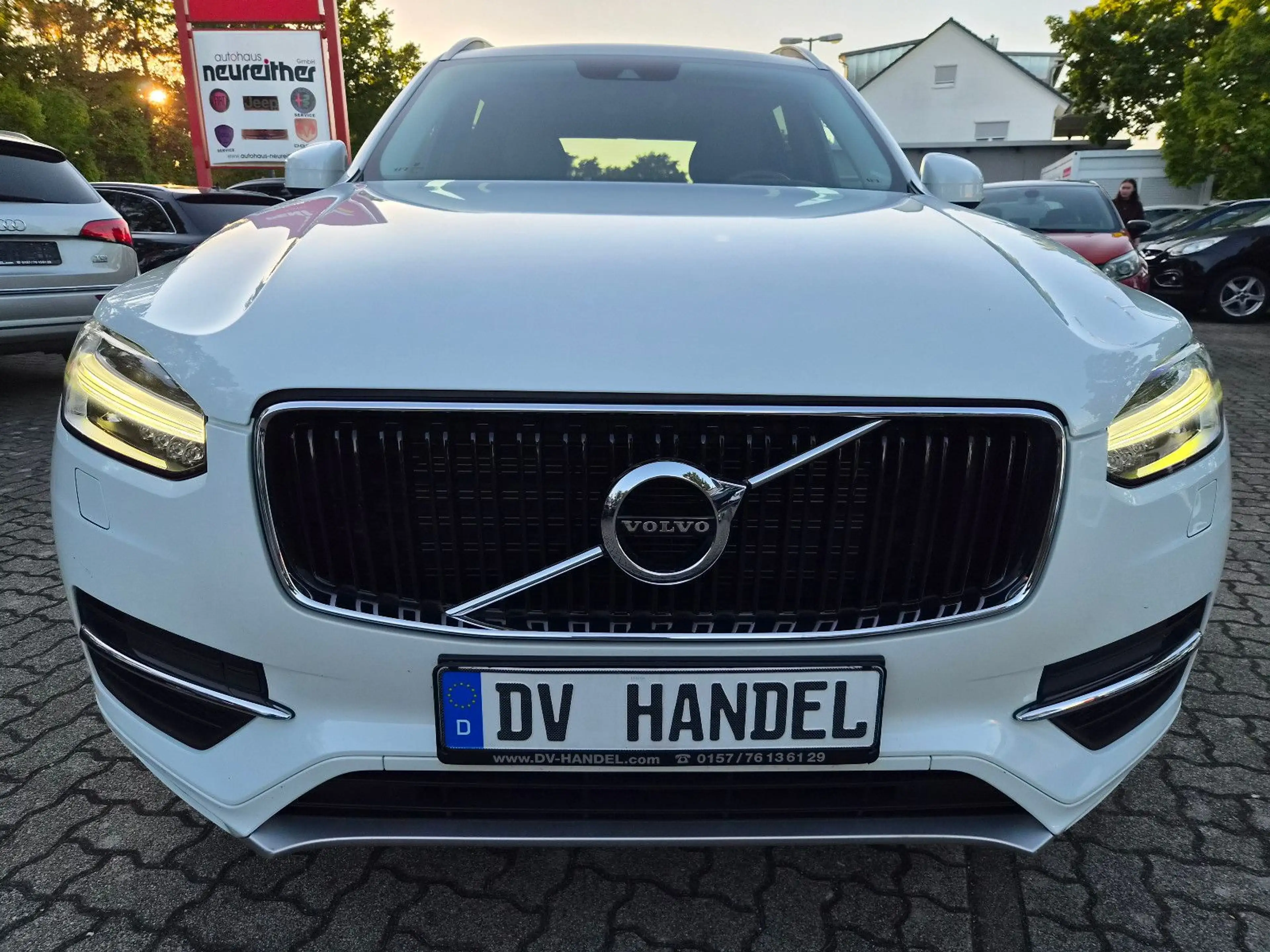 Volvo XC90 Momentum AWD   *7 Sitze/Leder/AHK/LED* — photo 7