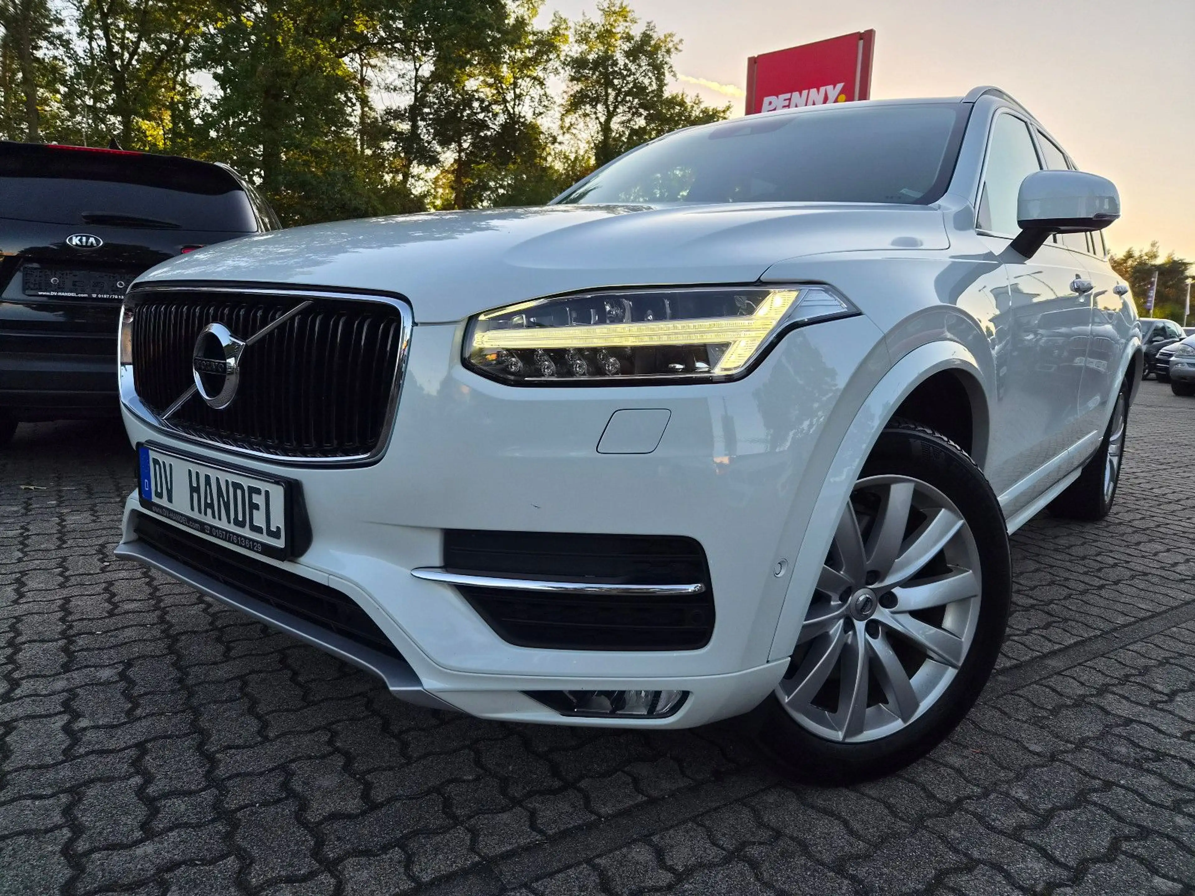 Volvo XC90 Momentum AWD *7 Sitze/Leder/AHK/LED*