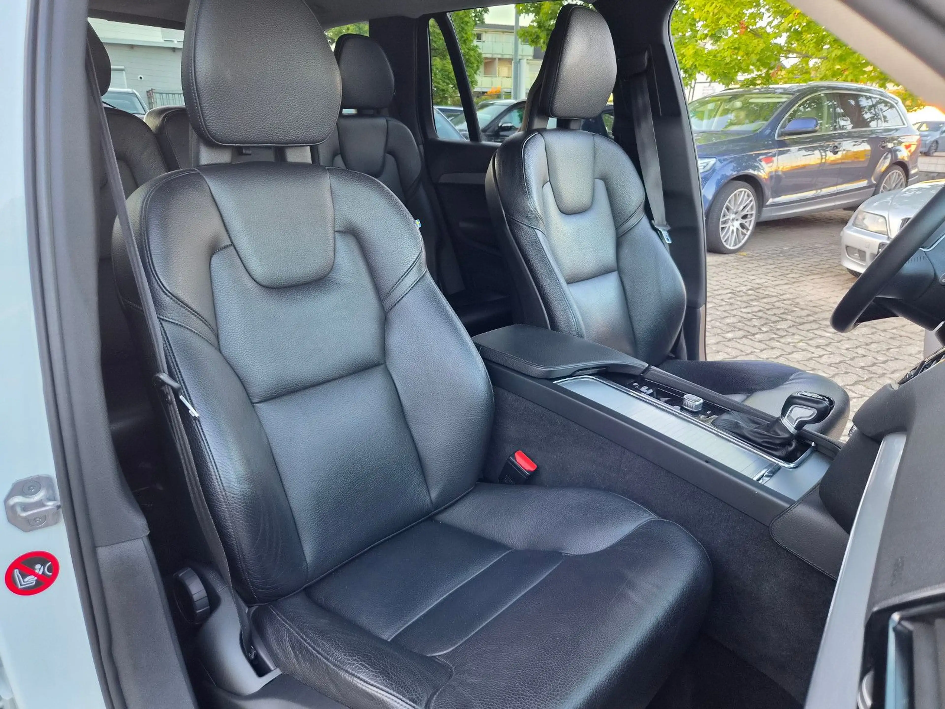 Volvo XC90 Momentum AWD   *7 Sitze/Leder/AHK/LED* — photo 11
