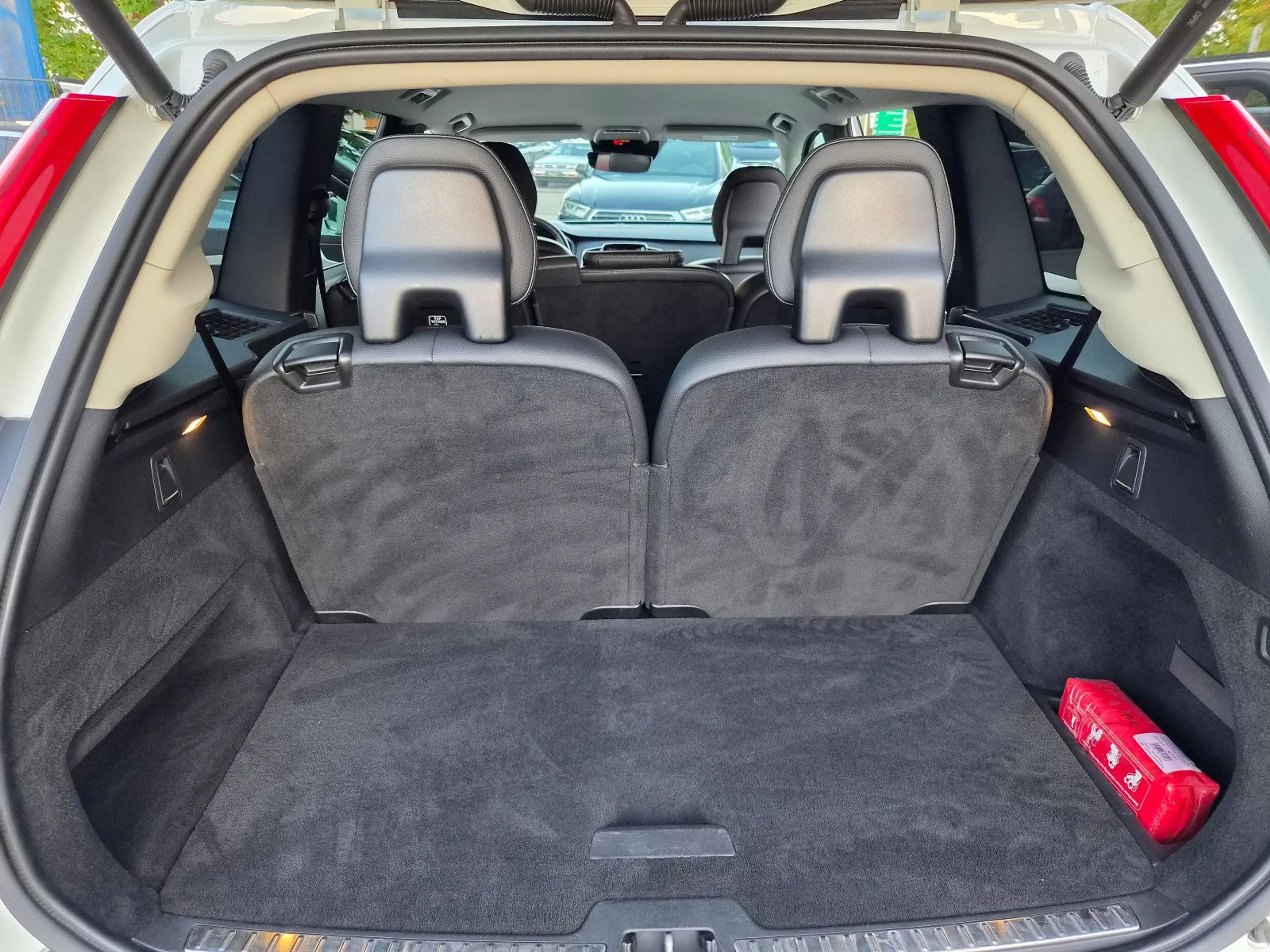 Volvo XC90 Momentum AWD   *7 Sitze/Leder/AHK/LED* — photo 15