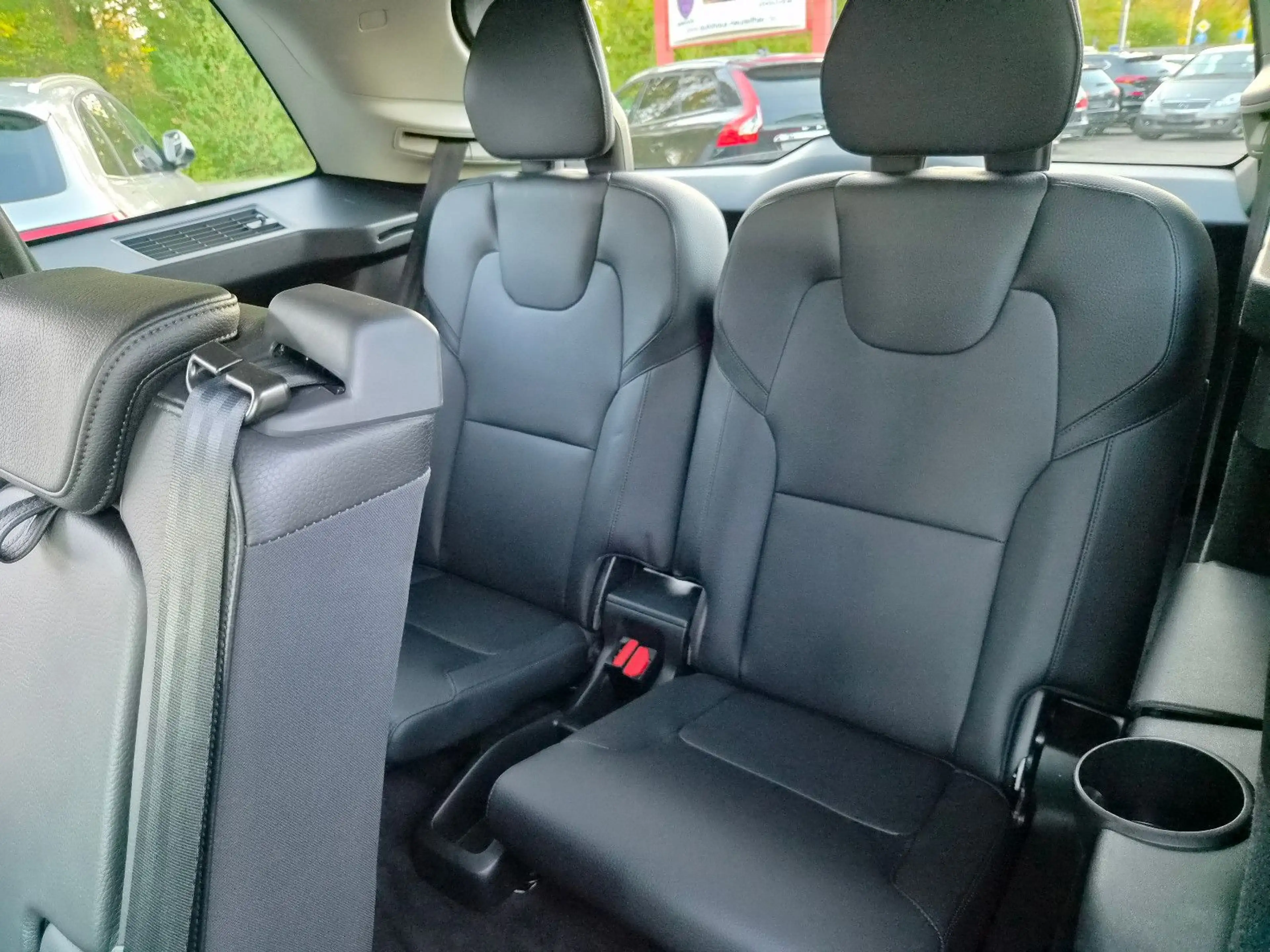 Volvo XC90 Momentum AWD   *7 Sitze/Leder/AHK/LED* — photo 13