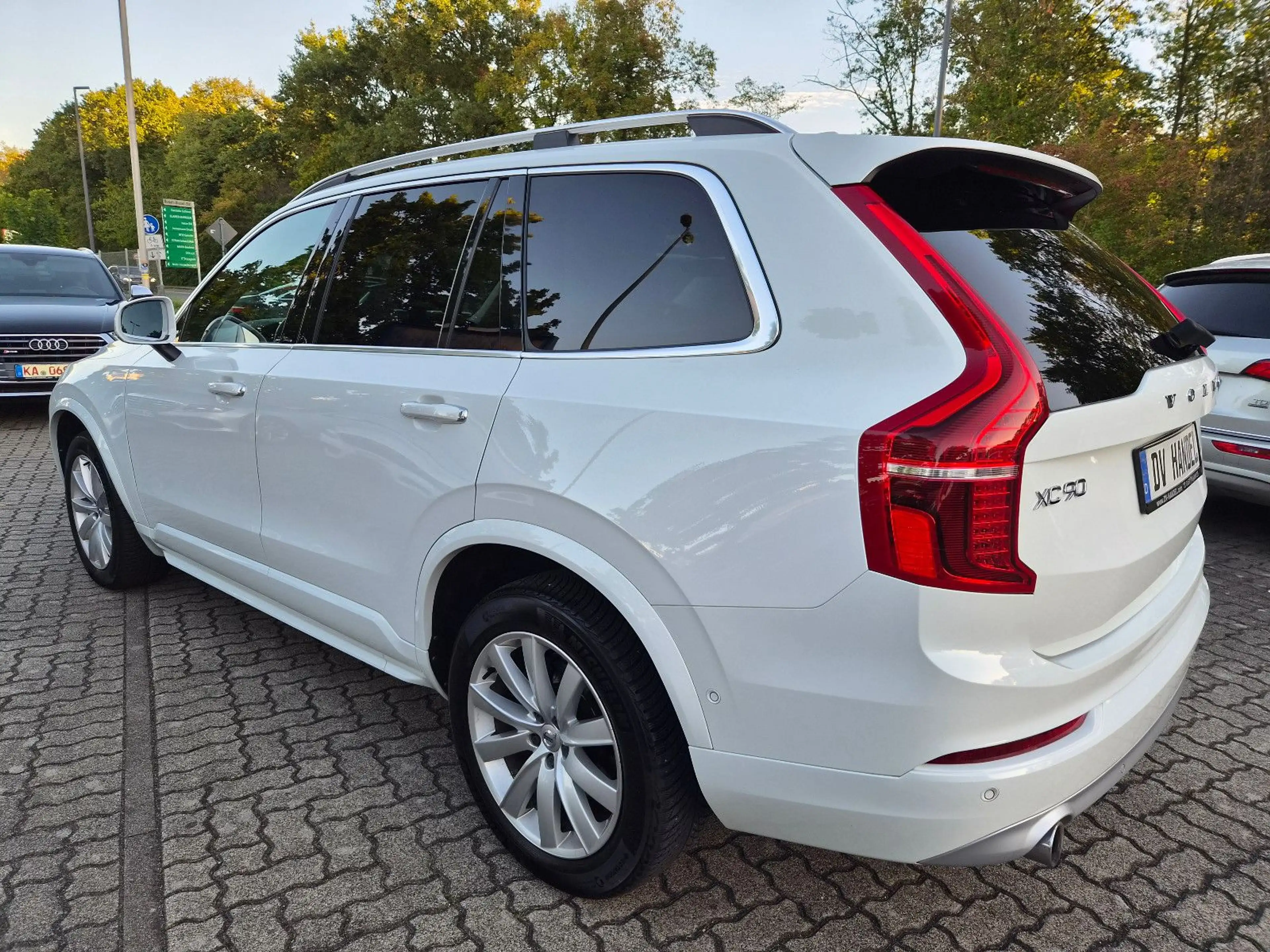 Volvo XC90 Momentum AWD   *7 Sitze/Leder/AHK/LED* — photo 3
