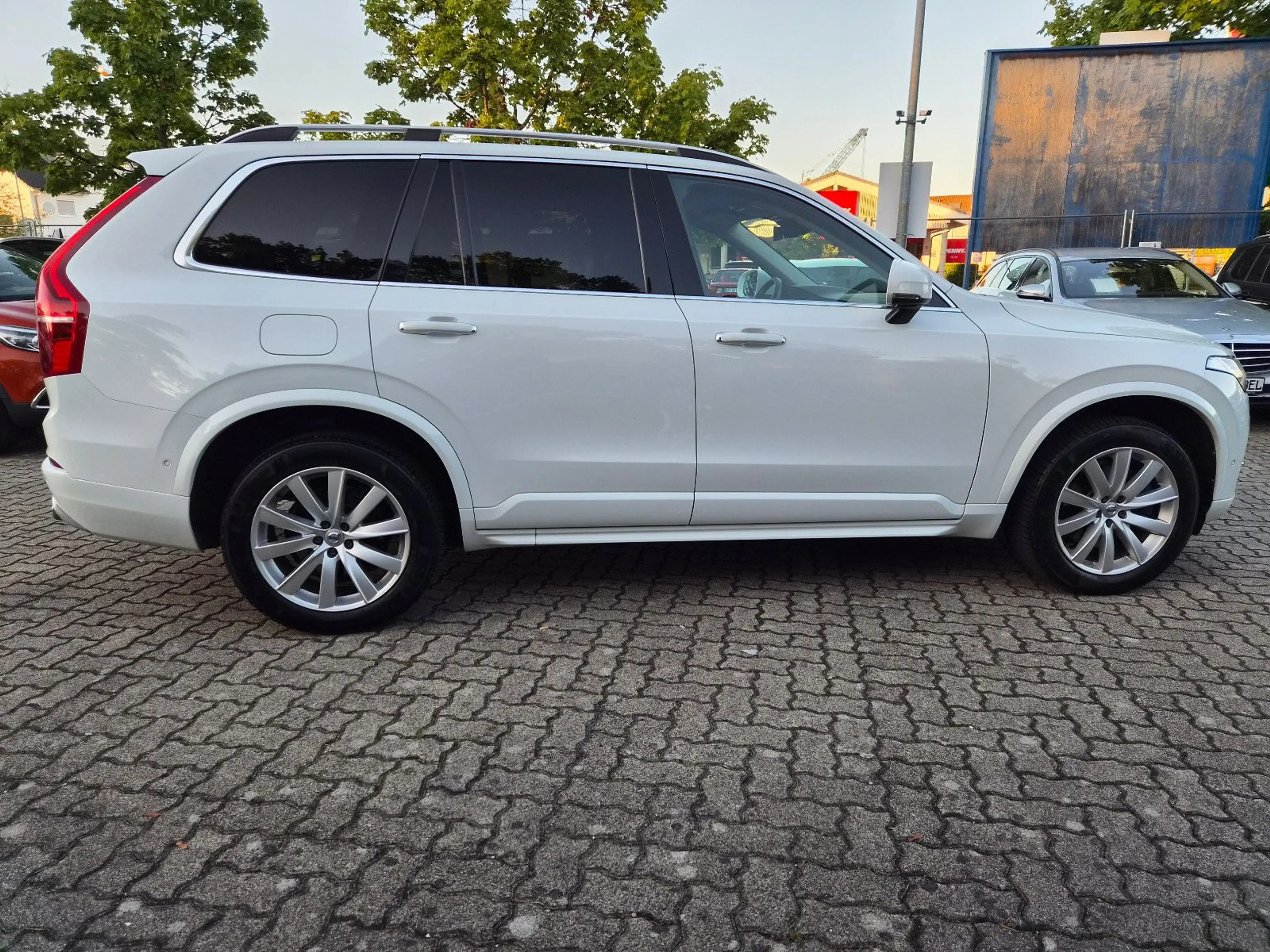 Volvo XC90 Momentum AWD   *7 Sitze/Leder/AHK/LED* — photo 6