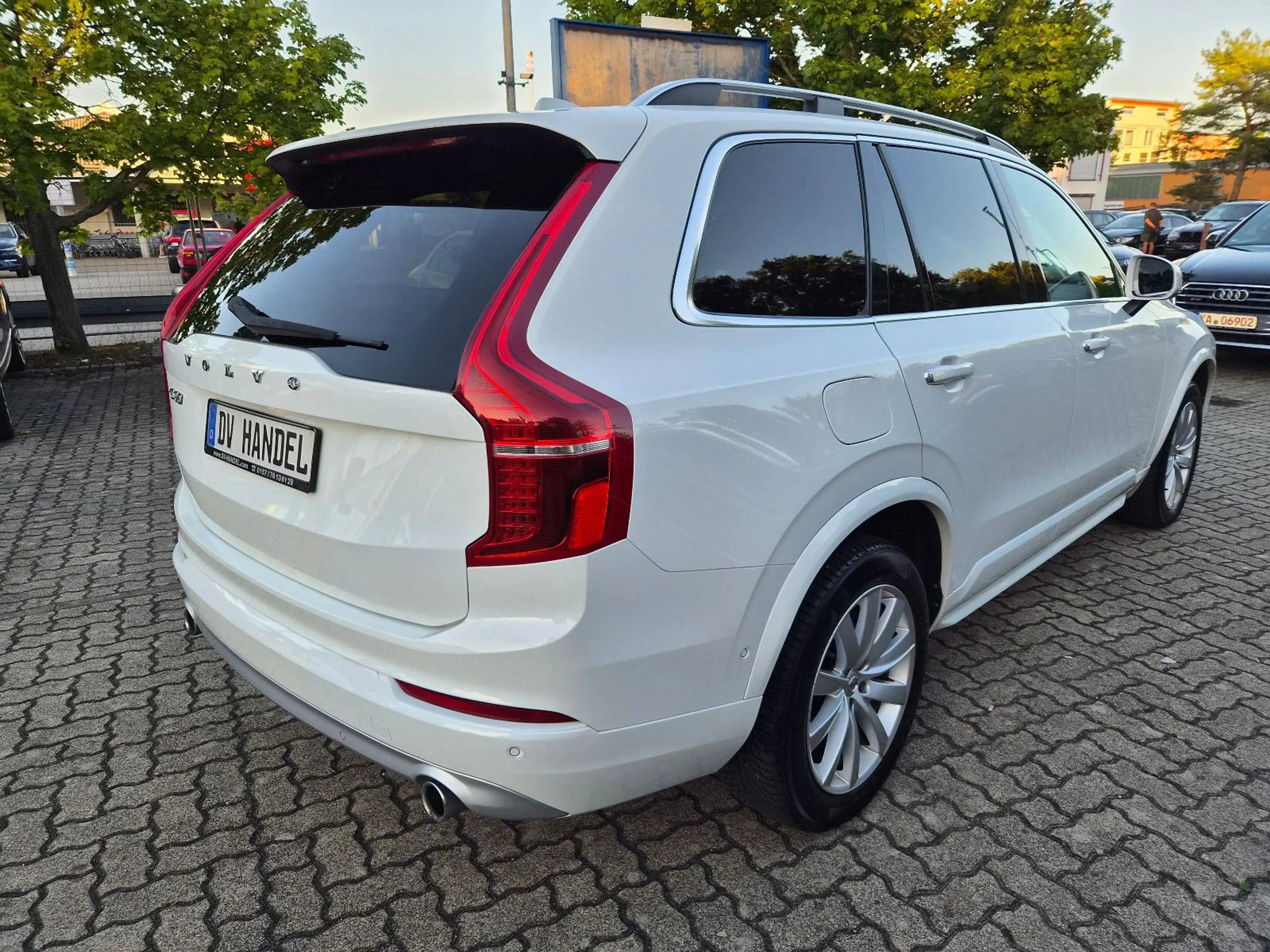 Volvo XC90 Momentum AWD   *7 Sitze/Leder/AHK/LED* — photo 5
