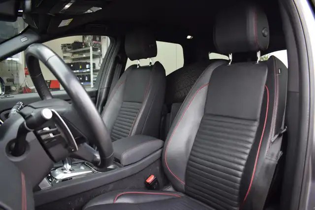 Land Rover Discovery Sport view 5