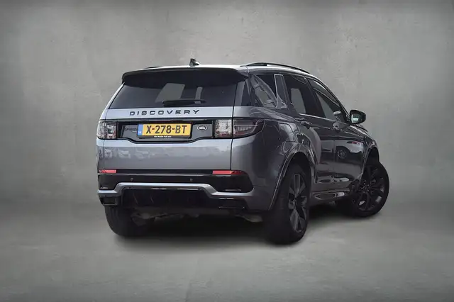 Land Rover Discovery Sport view 3