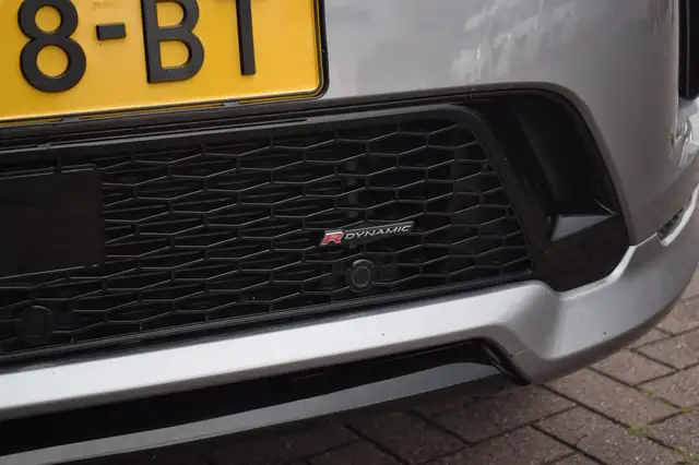 Land Rover Discovery Sport view 9