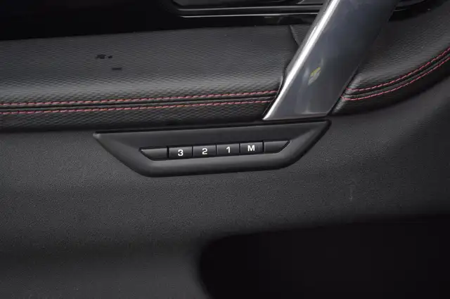 Land Rover Discovery Sport view 6