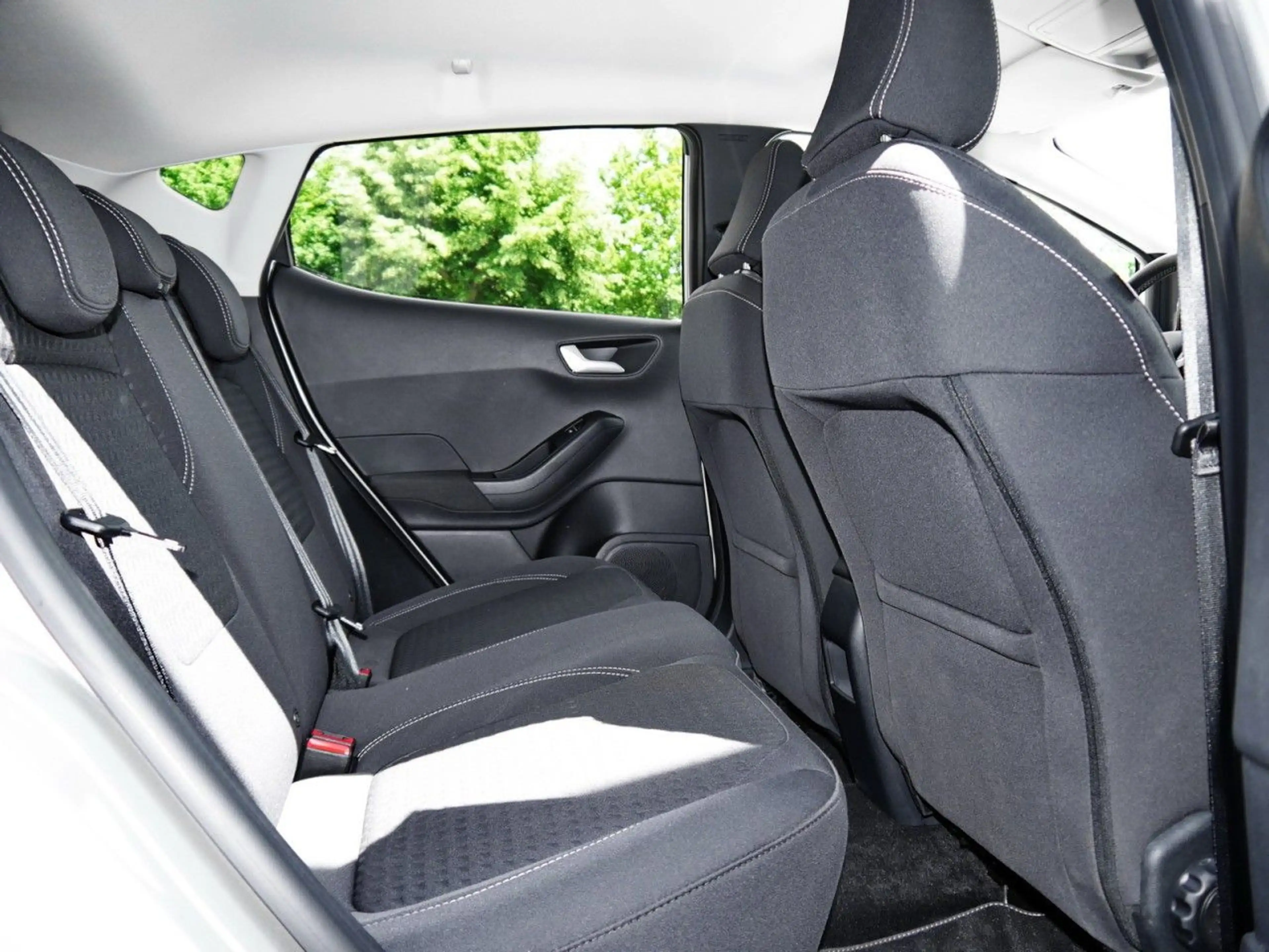 Ford Fiesta Titanium 1.0 EB ParkAssist+NAV+Kamera+SHZ — photo 9