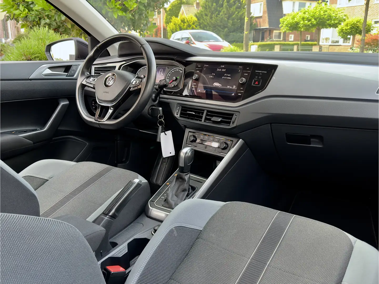 Volkswagen Polo 1.0 TSI AUT7 HIGHLINE AIRCO/ECC CAMERA APPLE-CARPL Zwart - 2
