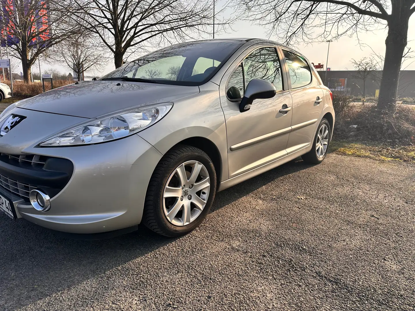Peugeot 207 207+SW+120+VTi+Sport Silber - 1