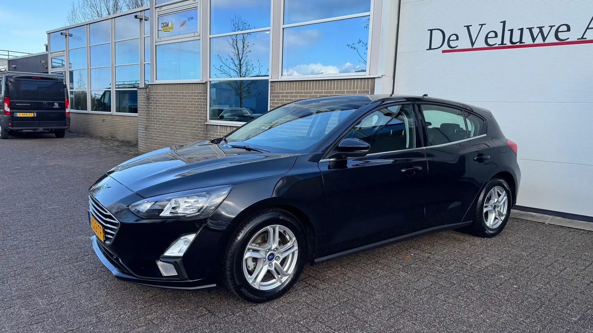 Ford Focus 1.0 EcoBoost Trend Edition Business|Carplay|Trkhk Zwart - 2