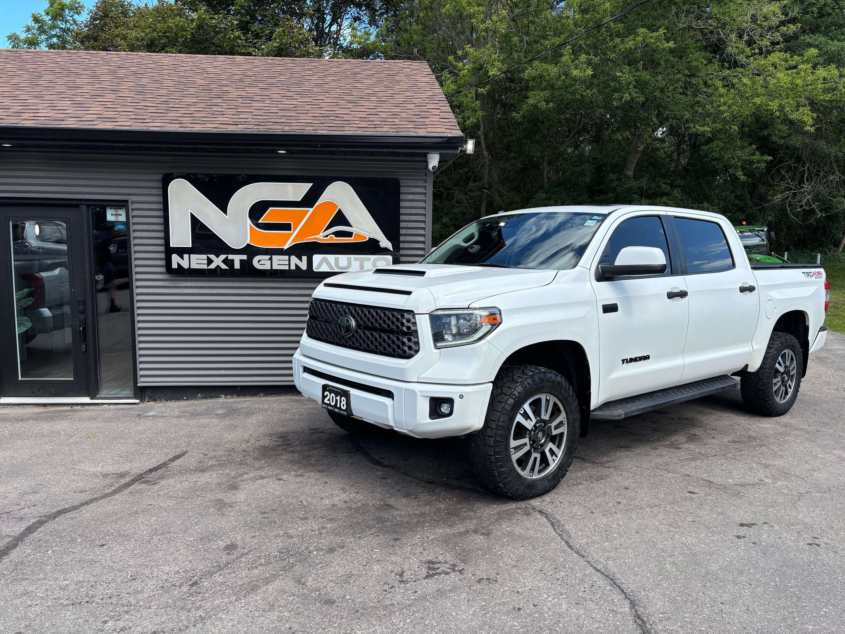  2018 Toyota Tundra SR5 CrewMax 5.7L 4WD   