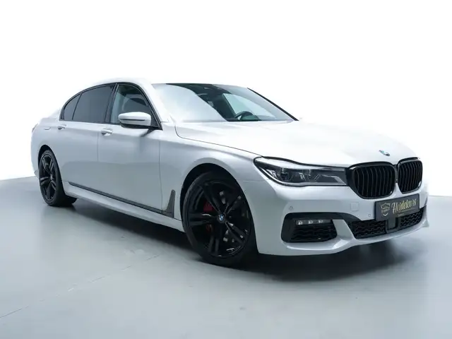 BMW 750 i xDrive M Sport PANO*HARMAN-KARDON*KAMERA*ACC