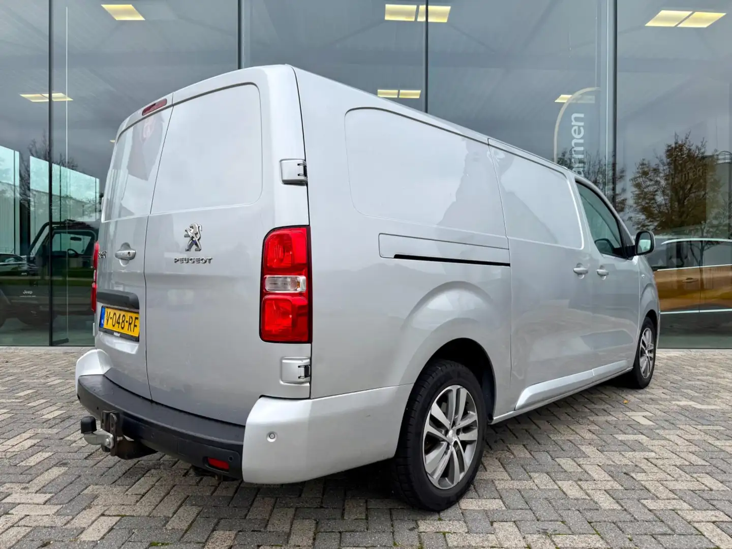 Peugeot Expert 231L 2.0 BlueHDI automaat 180pk Premium Pack, CarP Plateado - 2