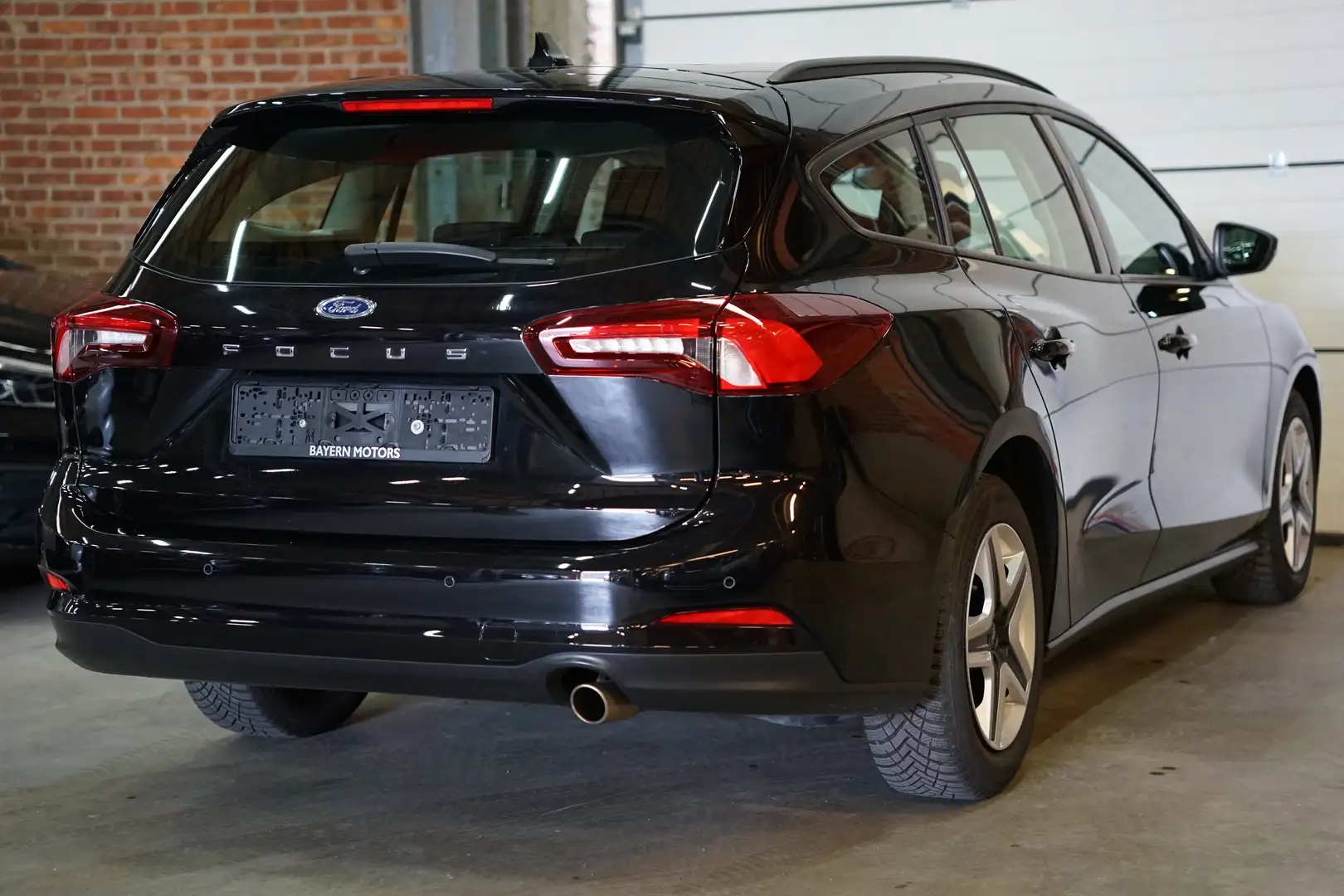 Ford Focus 1.5 EcoBlue 2022 75.000km EURO 6d Zwart - 2