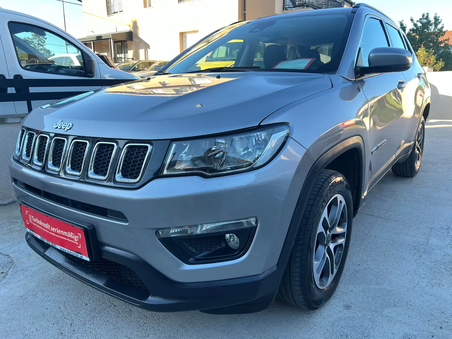 Jeep Compass Longitude 4WD Grau - 1
