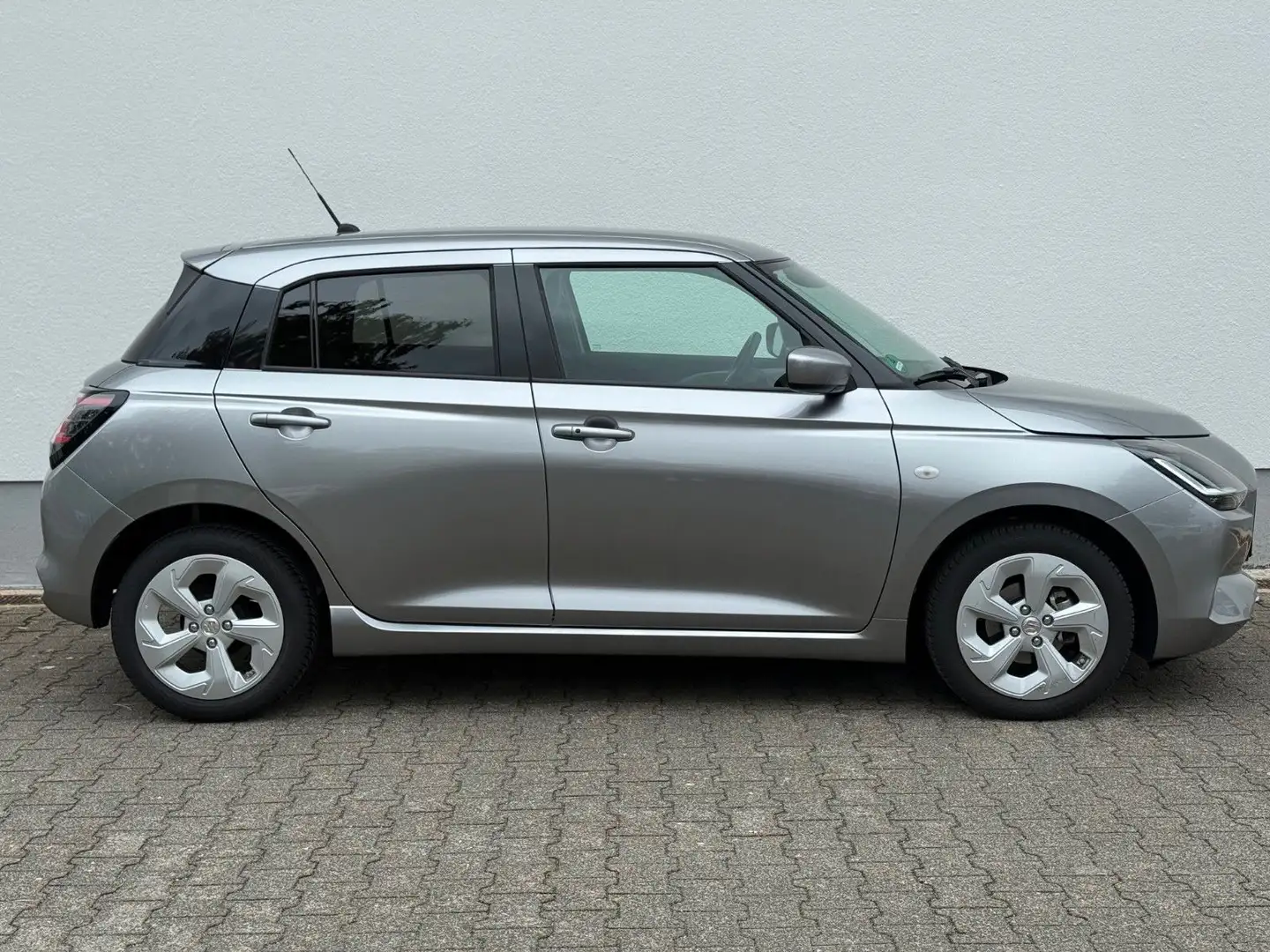 Suzuki Swift 1.2 Hybrid MT Comfort Navi, Kamera Silber - 2