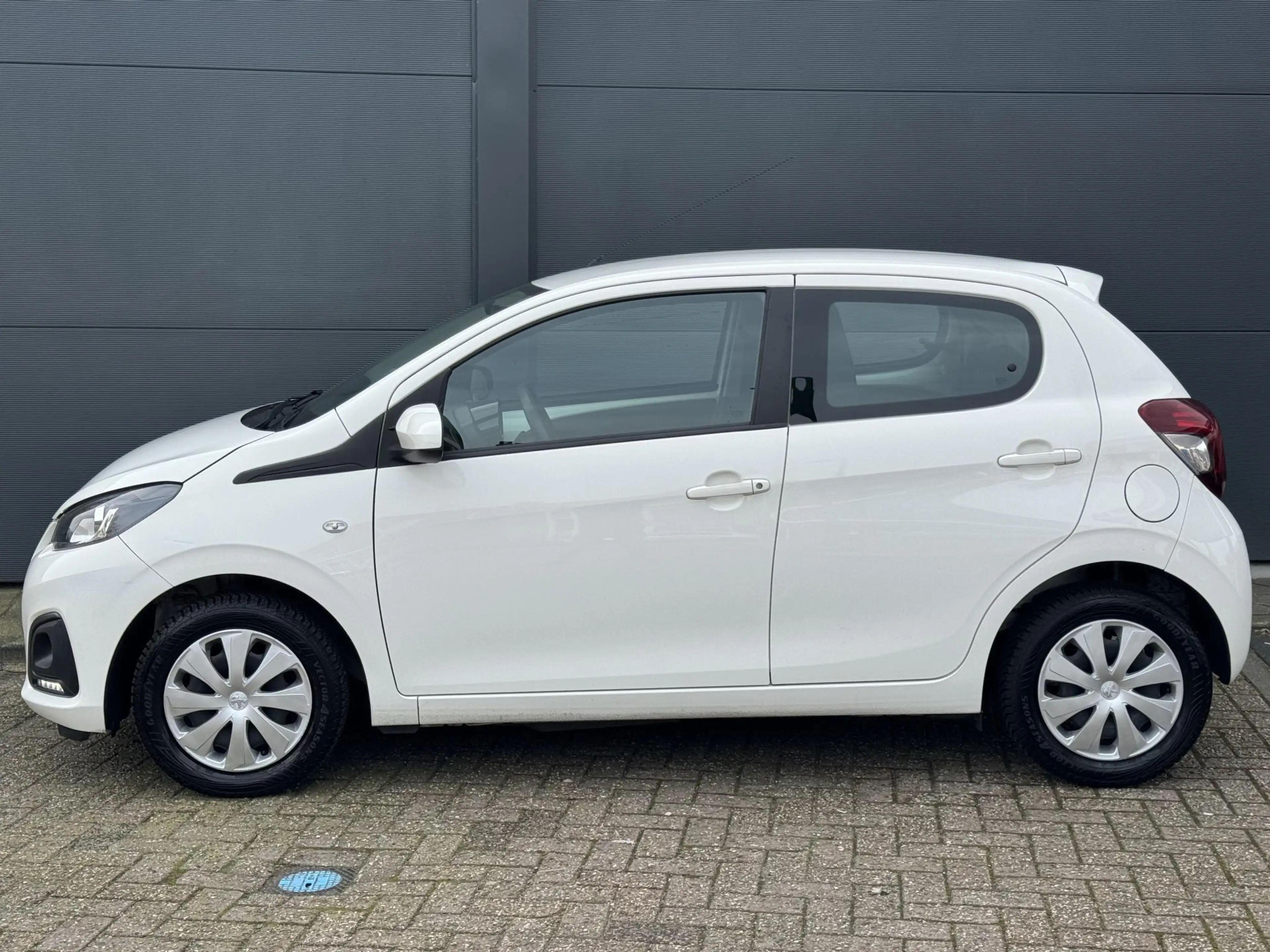 Peugeot 108 1.0 e-VTi Active / Geen Import / 100% Onderhoud — photo 3
