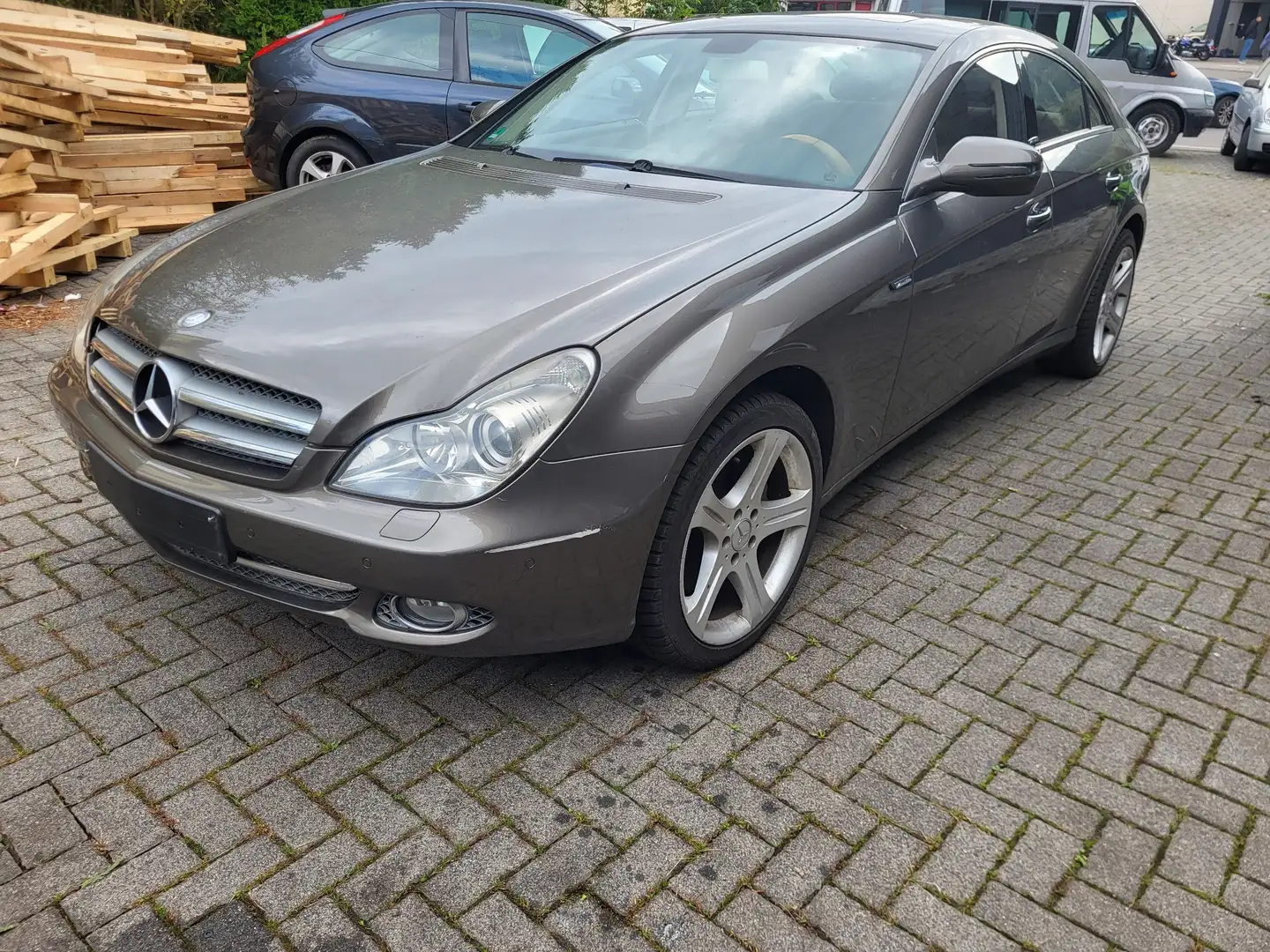 Mercedes-Benz CLS 350 CGI 7G-TRONIC AMG Editon Leider Grau - 1