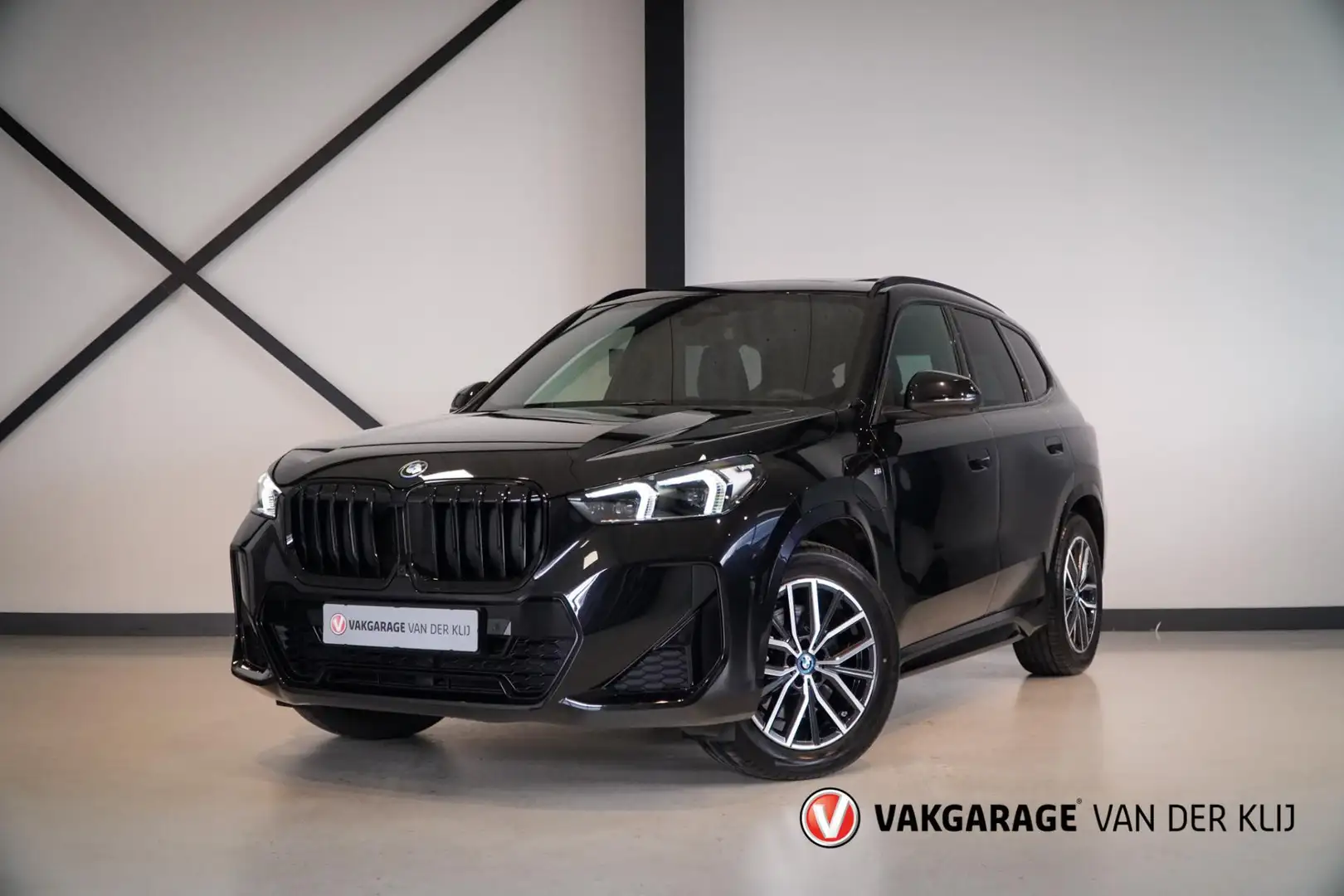 BMW X1 XDrive30e M-Sport | Panorama | Trekhaak | 360 Came Zwart - 1
