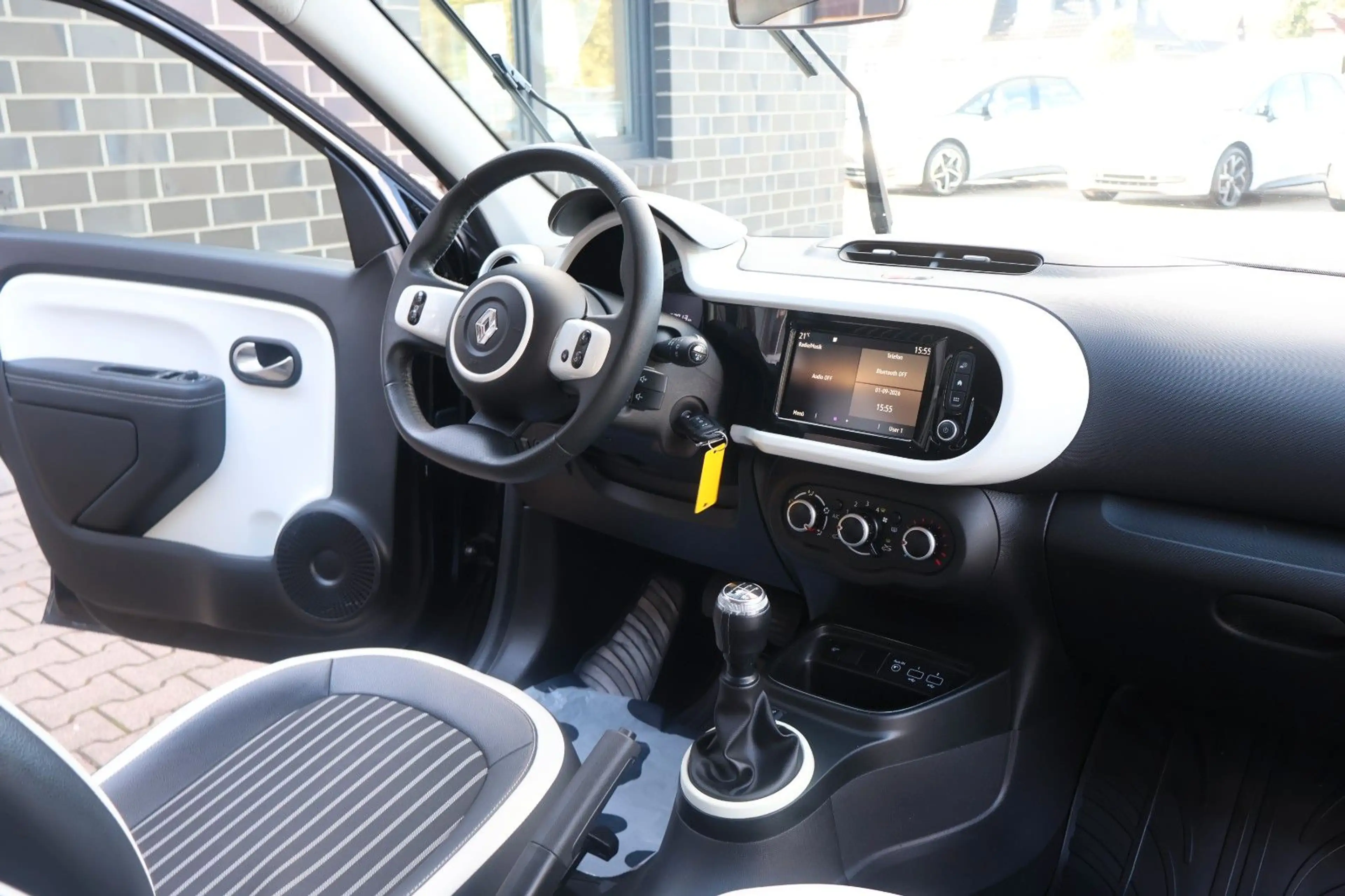 Renault Twingo Intens  Apple CarPlay/Tüv neu — photo 13