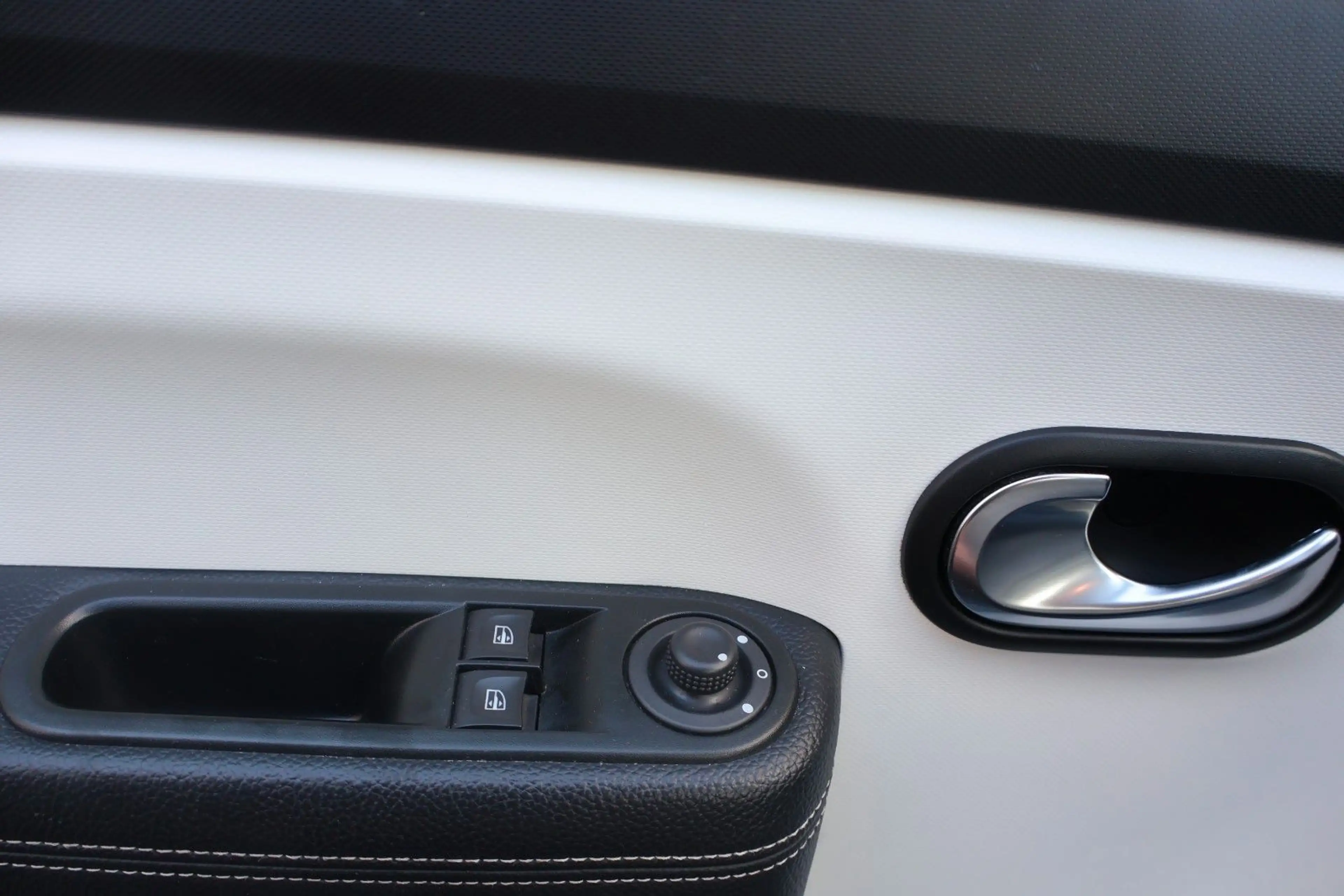 Renault Twingo Intens  Apple CarPlay/Tüv neu — photo 24