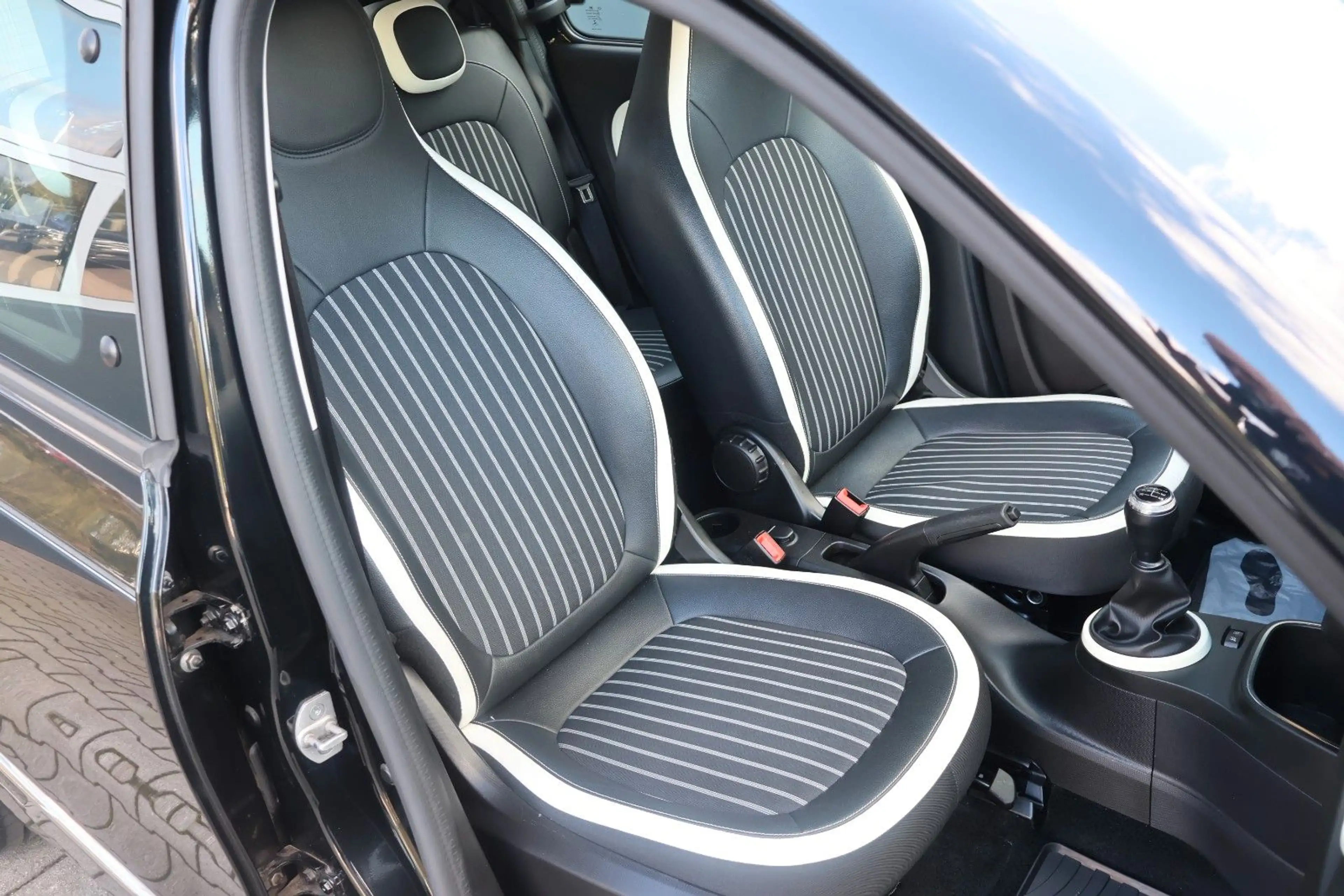 Renault Twingo Intens  Apple CarPlay/Tüv neu — photo 8