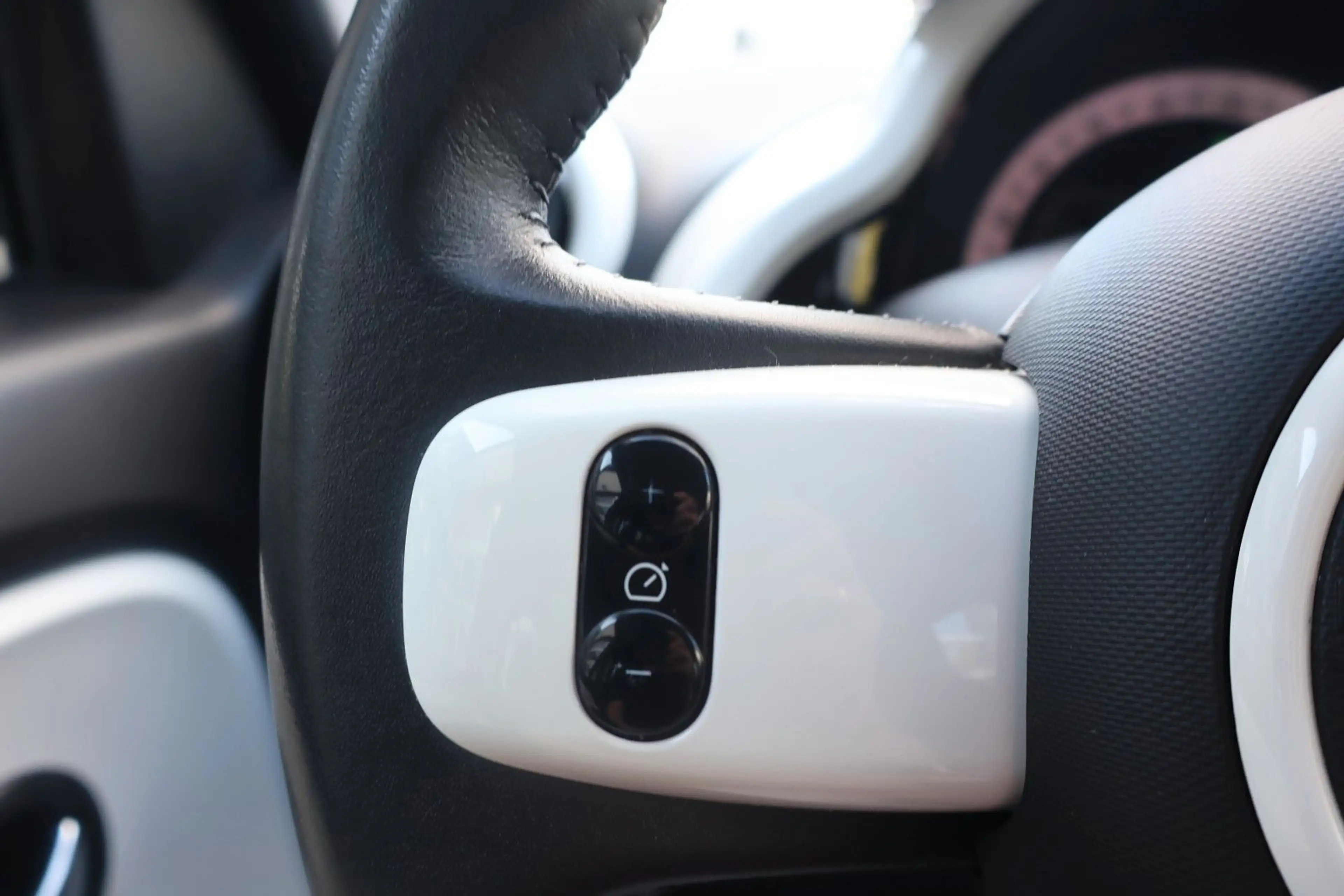 Renault Twingo Intens  Apple CarPlay/Tüv neu — photo 22