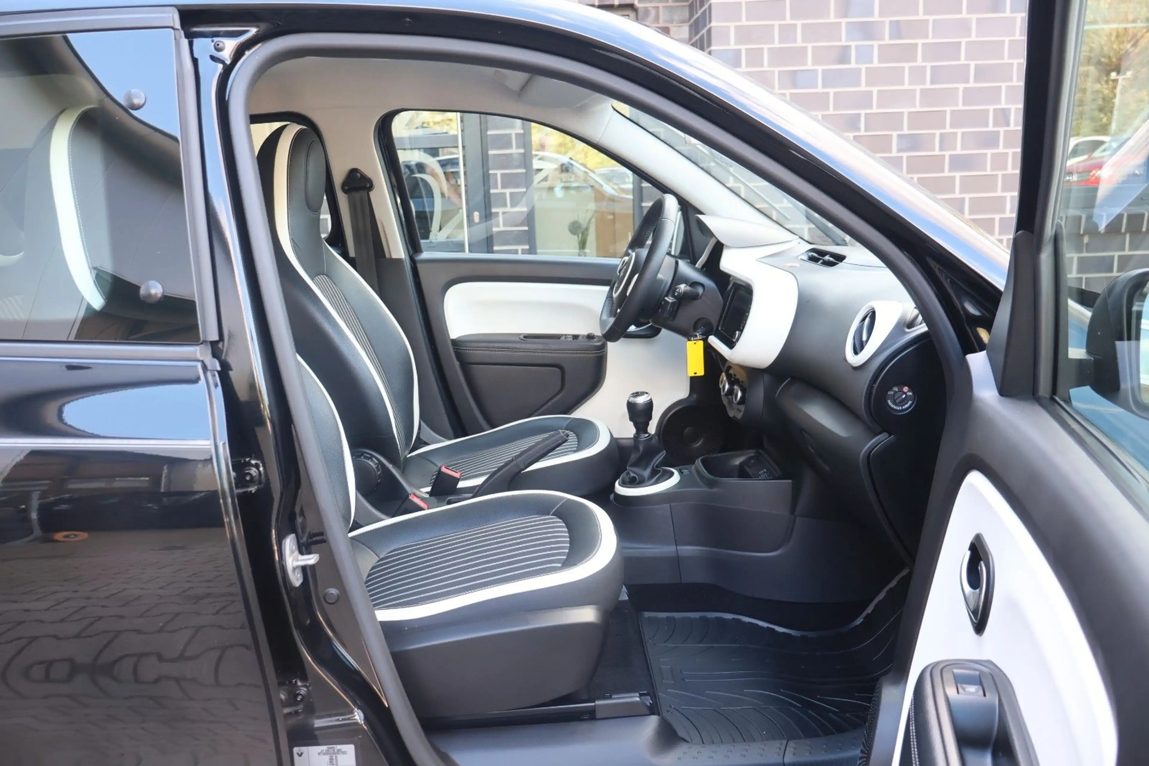 Renault Twingo Intens  Apple CarPlay/Tüv neu — photo 7