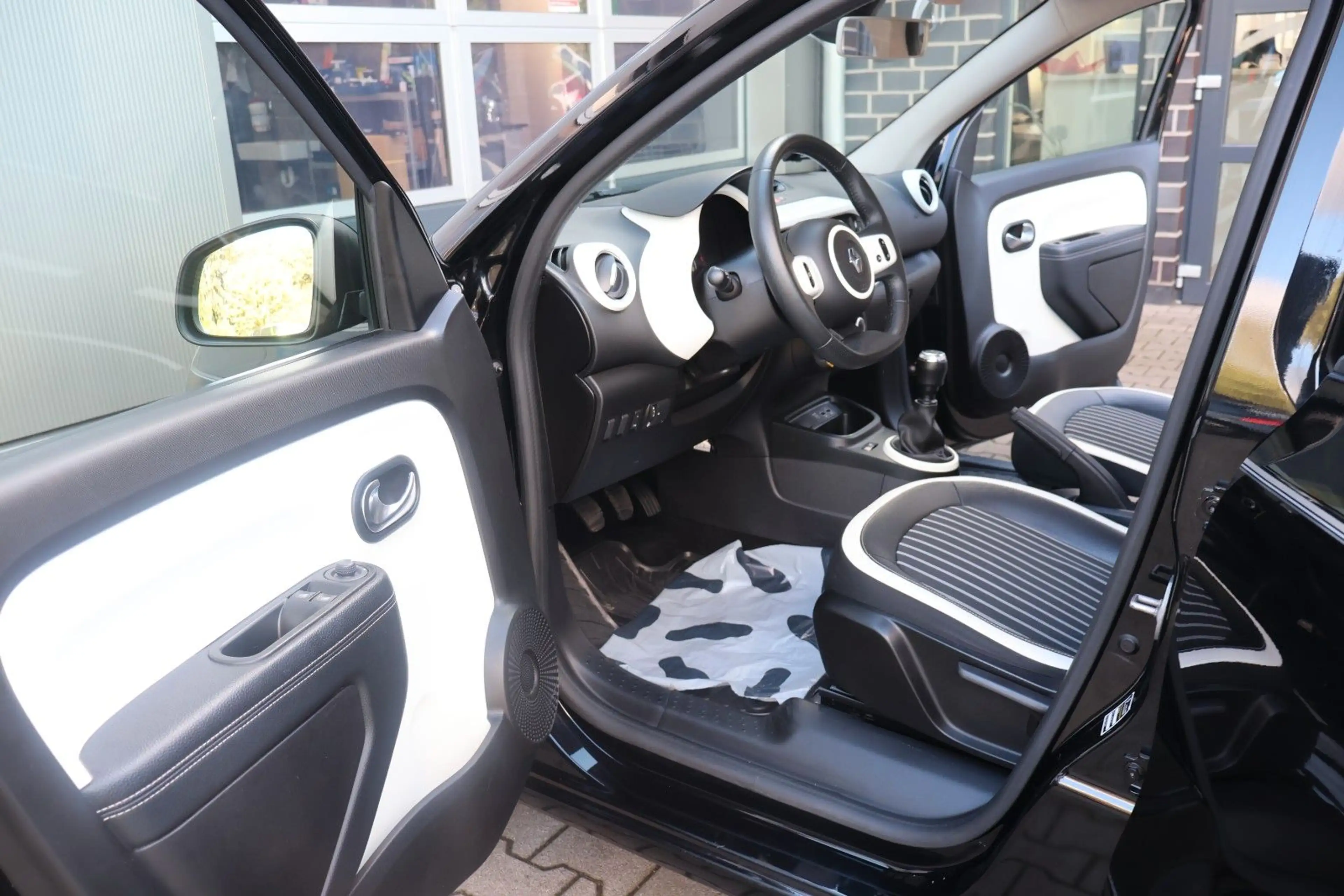 Renault Twingo Intens  Apple CarPlay/Tüv neu — photo 32