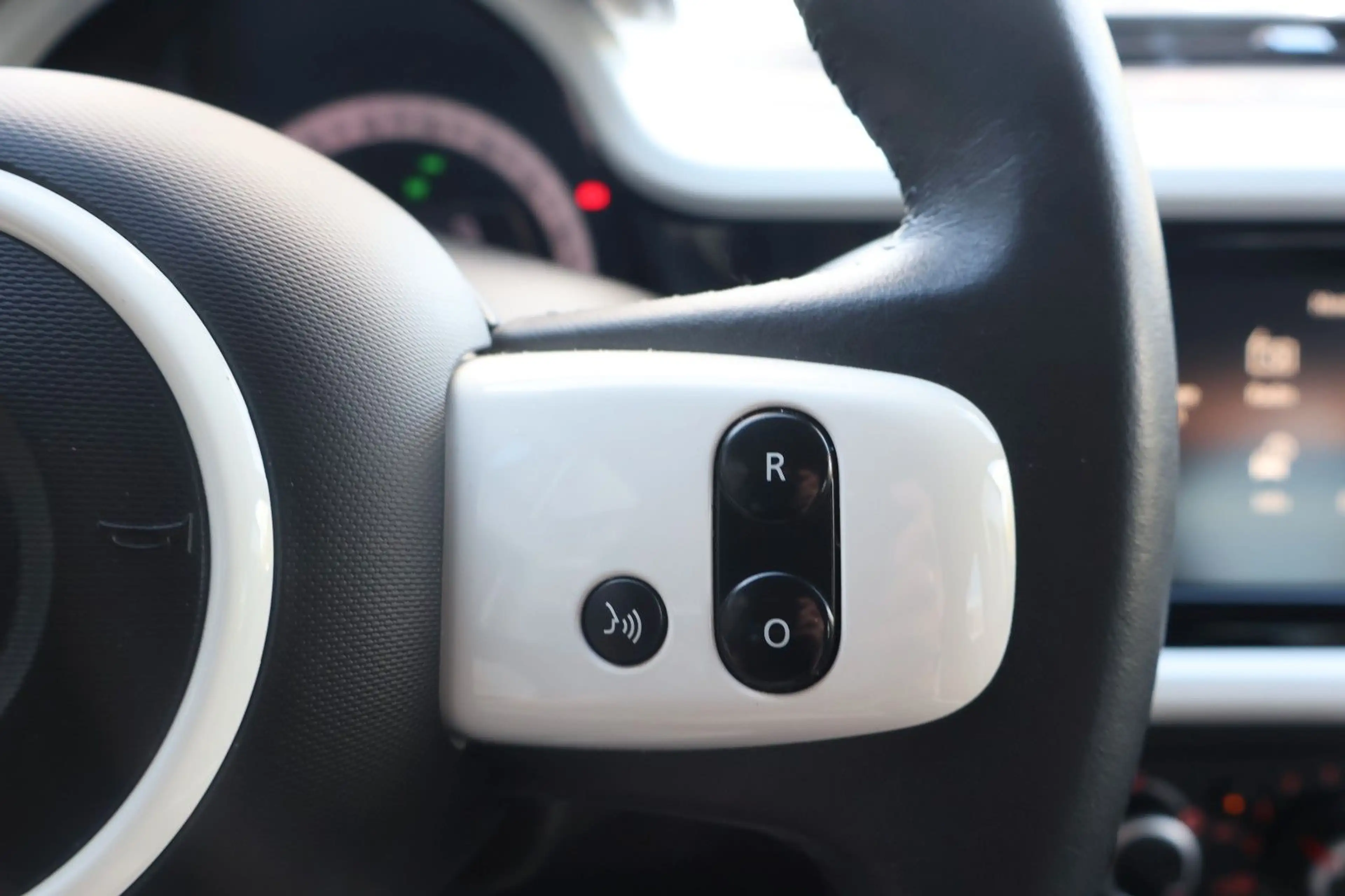 Renault Twingo Intens  Apple CarPlay/Tüv neu — photo 21