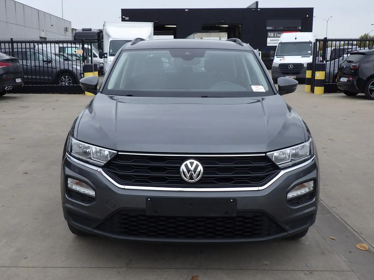 Volkswagen T-Roc (Stock ID 24378) Gris - 2