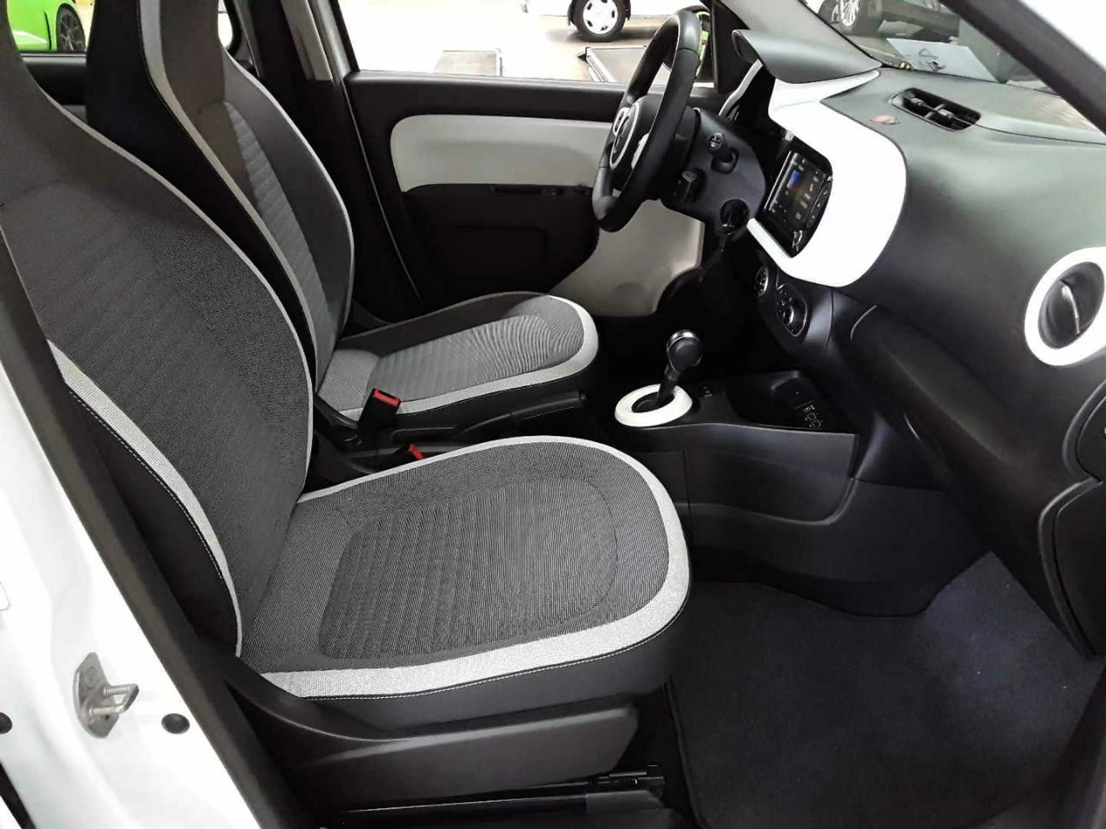 Renault Twingo Twingo Electric ZEN — photo 8