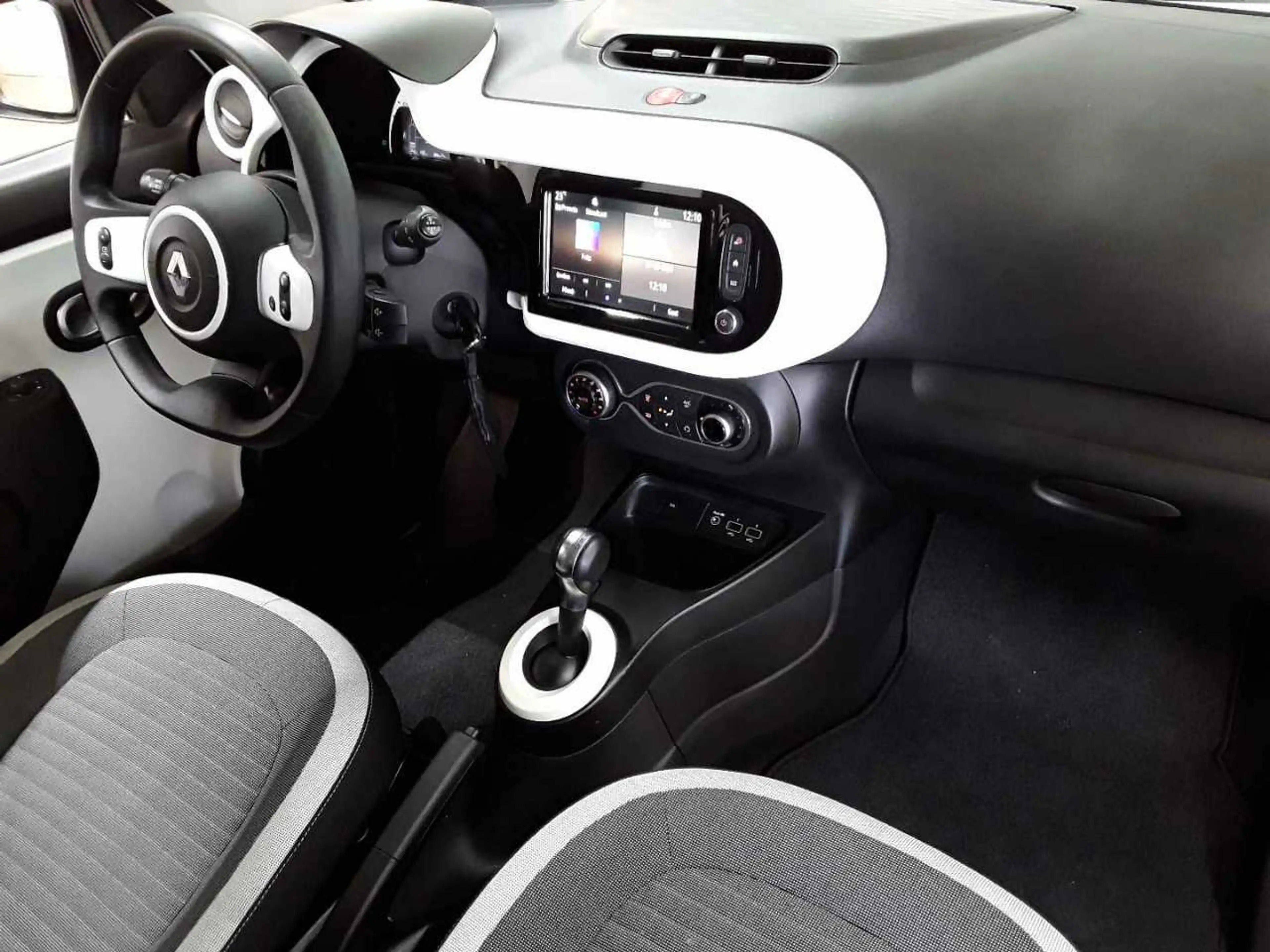 Renault Twingo Twingo Electric ZEN — photo 9