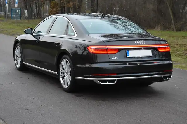 Audi A8 view 7