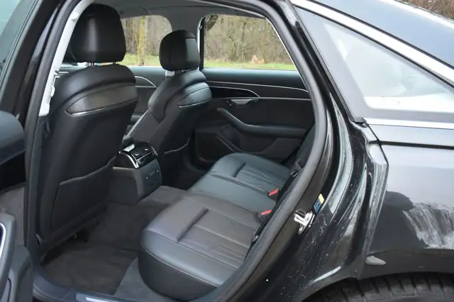 Audi A8 view 9