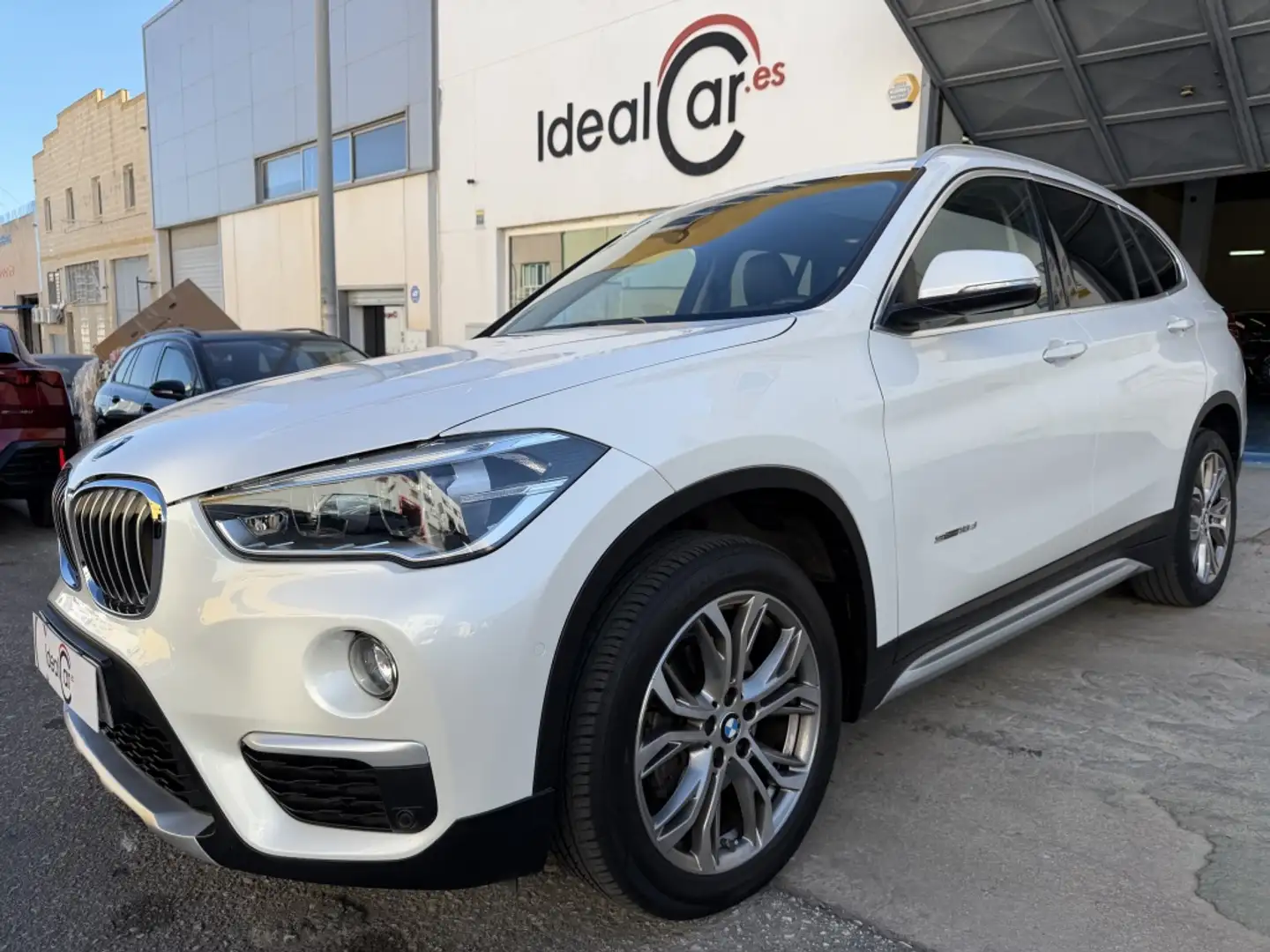 BMW X1 sDrive 18dA Business Blanco - 1