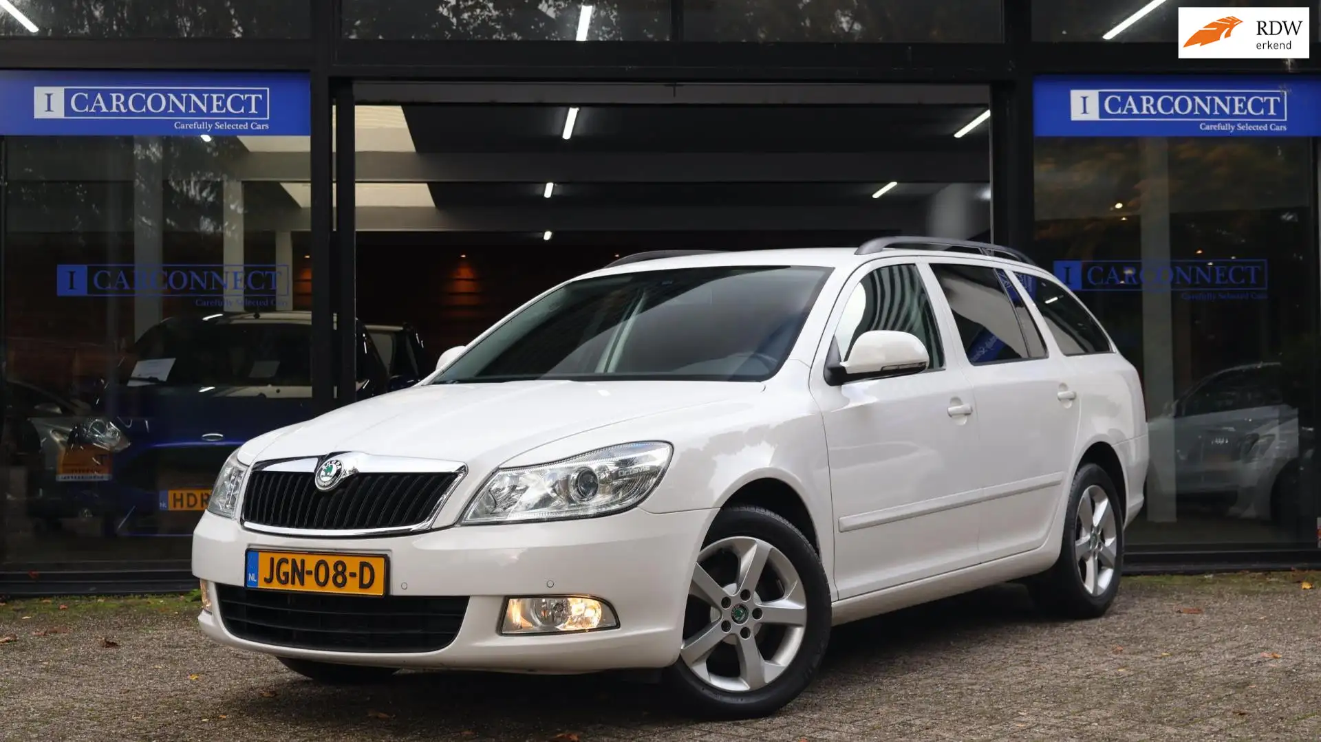 Skoda Octavia Combi 1.2 TSI Elegance|Xenon|Cruise|PDC|BT|LMV Wit - 1