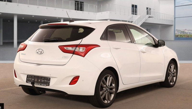 Hyundai i30 1.6 blue Passion Navi Kam. SHZ PDC Pano AHK — photo 3