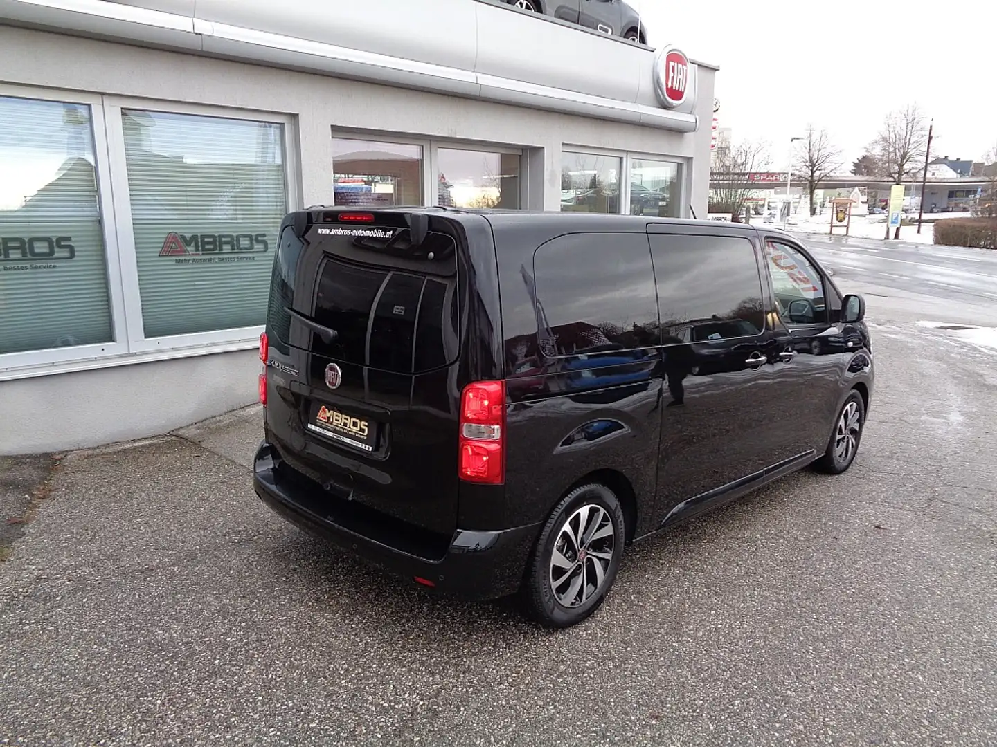 Fiat Ulysse Electric Batterie 75kWh Lounge 7-Sitzer Schnäpp... Schwarz - 2