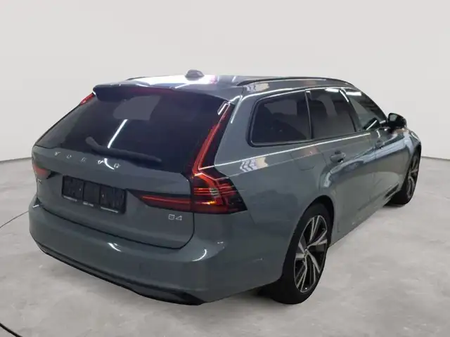 Volvo V90 view 4
